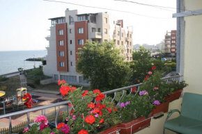 Отель Homestay Kostadinov  Поморье